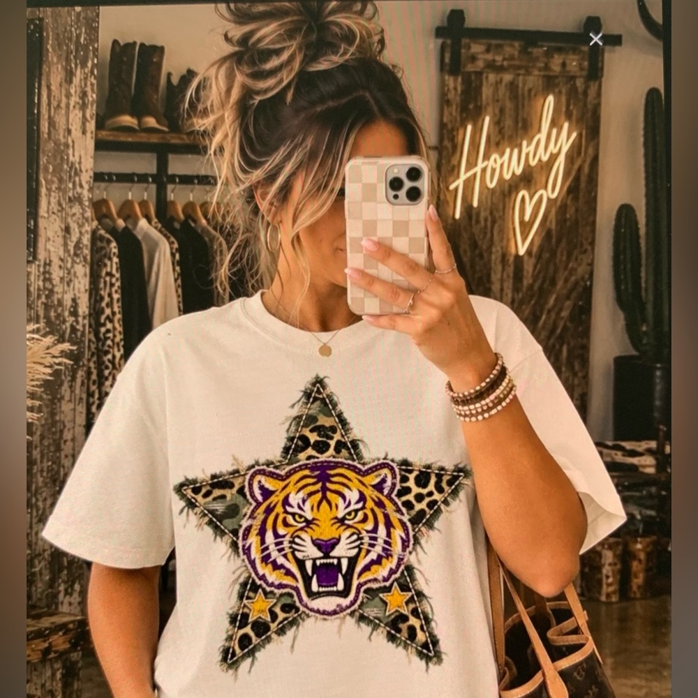 Women's LSU Graphic Tiger Comfort Colors Tshirt Small-XL